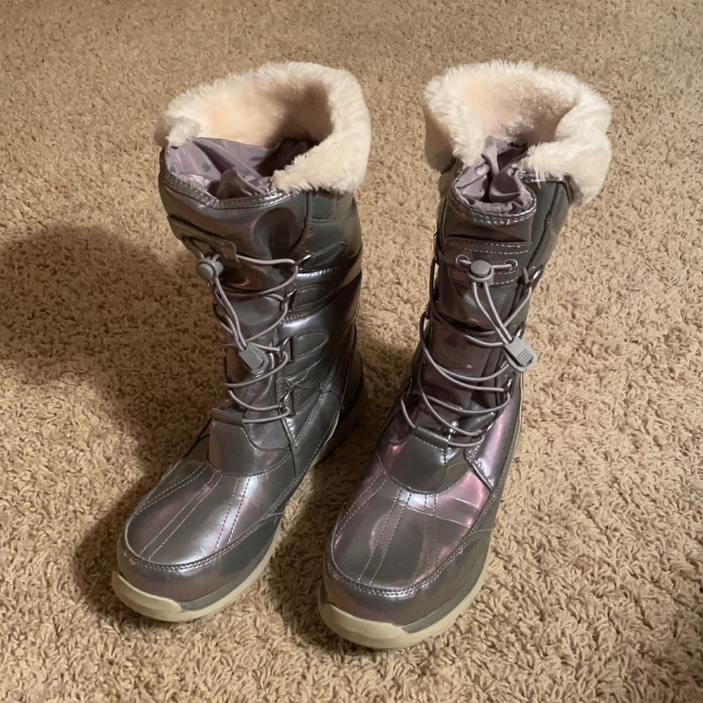Lands’End  boots size 38 in good preowned cond. Iridescent Tahitian pearl color